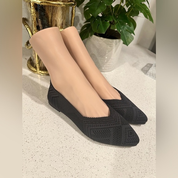 Pointed Toe Geometric Pattern Flat Shoes - Picture 7 of 7